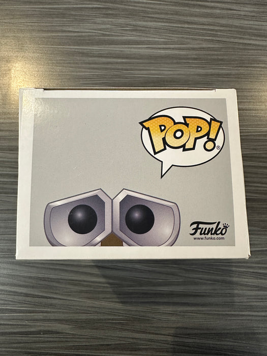 Funko POP! Disney Store: Wall-E (Damaged Box) #45
