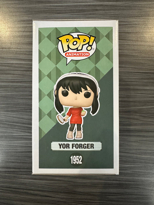 Funko POP! Plus Animation: Spy X Family - Yor Forger (Funko Sticker/ Pre-Release Chalice)(CHASE)(Damaged Box) #1952