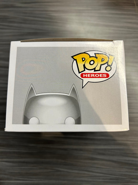 Funko POP! Heroes: Super Heroes - White Lantern: Batman (GiTD)(Fugitive Toys)(Damaged Box) #58