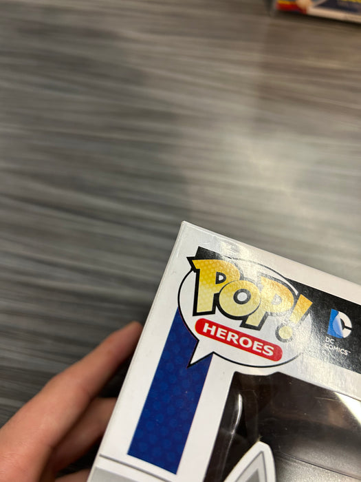 Funko POP! Heroes: Super Heroes - White Lantern: Batman (GiTD)(Fugitive Toys)(Damaged Box) #58