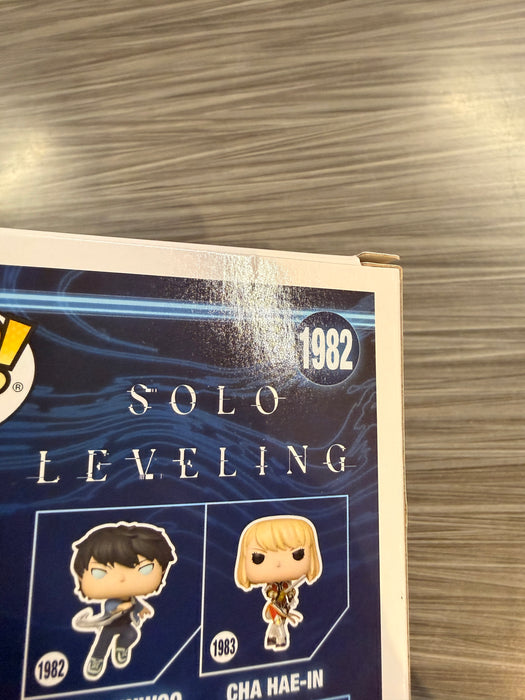 Funko POP! Animation: Solo Leveling - Sung Jinwoo (GiTD)(CHASE)(Damaged Box) [A] #1982