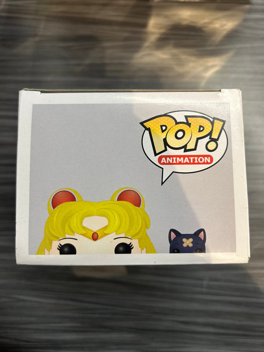 Funko POP! Animation: Sailor Moon - Sailor Moon w/ Moon Stick & Luna (Hot Topic)(Damaged Box*) #90