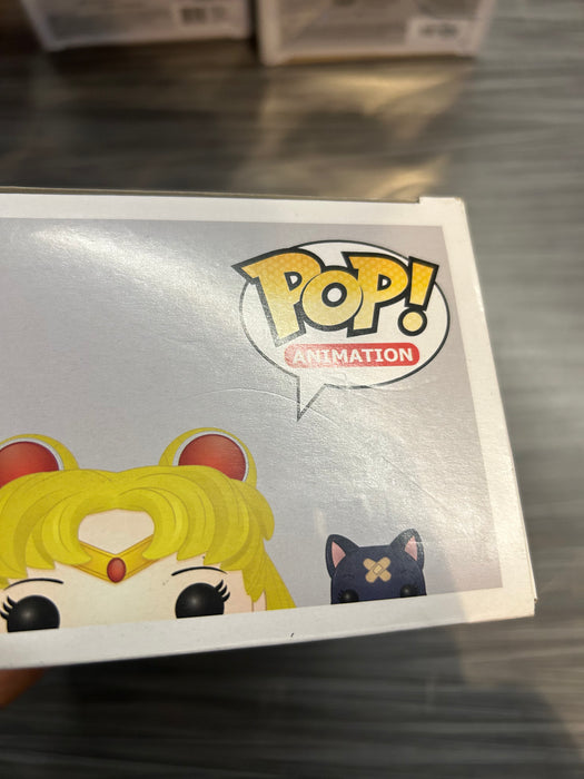 Funko POP! Animation: Sailor Moon - Sailor Moon w/ Moon Stick & Luna (Hot Topic)(Damaged Box*) #90