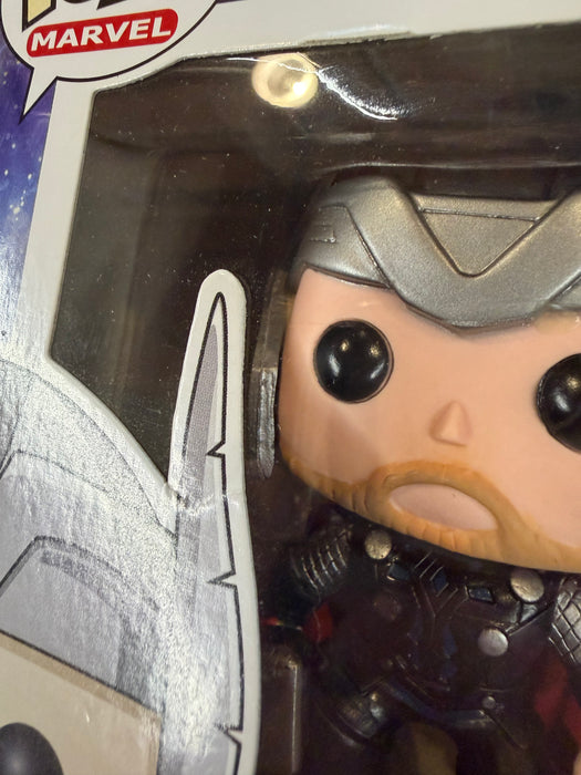 Funko POP! Marvel: Thor The Mighty Avenger - Thor (Damaged Box) #01