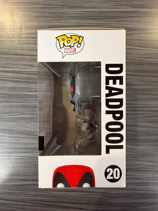 Funko POP! Marvel: Marvel Universe - Deadpool (Hot Topic)(Damaged Box) #20