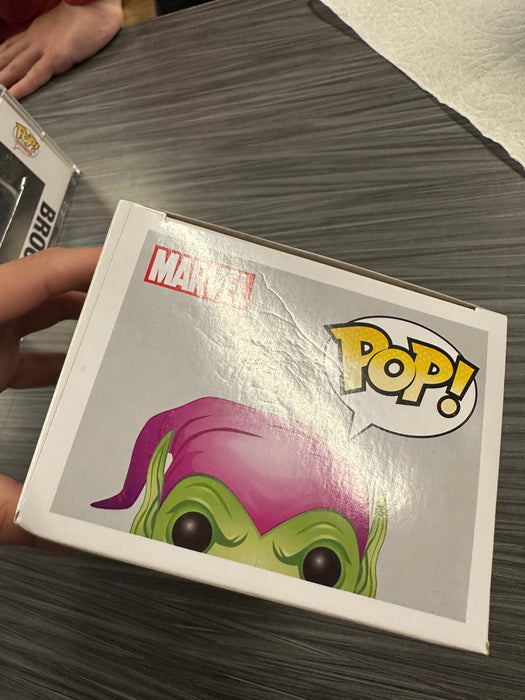 Funko POP! Marvel: Green Goblin (GiTD)(2016 ECCC)(300 PCS)(Damaged Box) #109