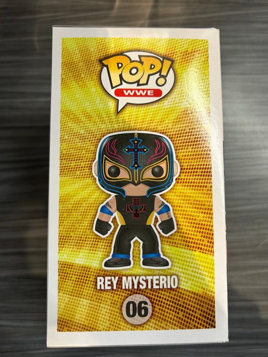 Funko POP! WWE: Rey Mysterio (2014 Convention Exclusive)(Damaged Box) #06