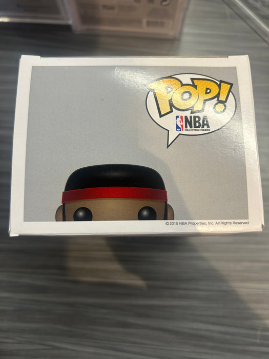 Funko POP! Sports: NBA - Lebron James (Cleveland)(Damaged Box) #01
