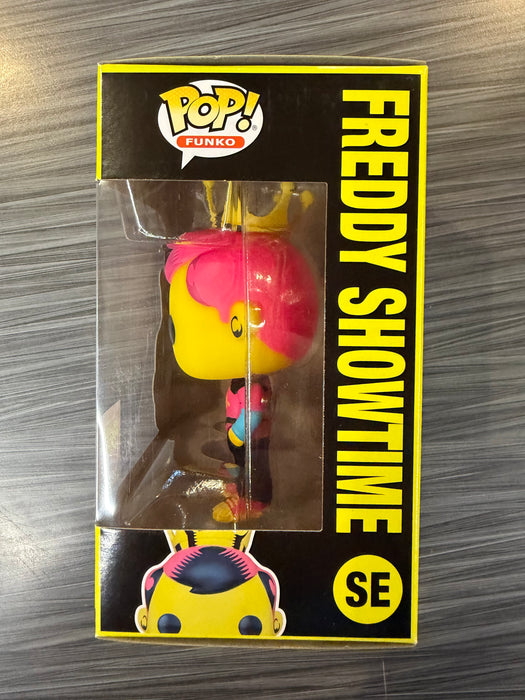 Funko POP! Freddy Showtime (Blacklight Battle 500 PCS)(Damaged Box) #SE