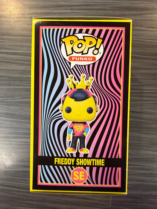 Funko POP! Freddy Showtime (Blacklight Battle 500 PCS)(Damaged Box) #SE