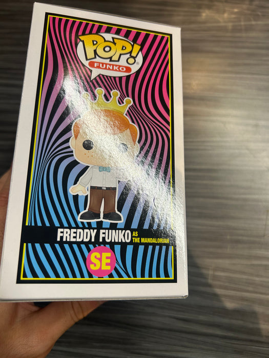 Funko POP! Freddy Funko As The Mandalorian (2022 Blacklight Battle)(4000 PCS)(Damaged Box) #SE