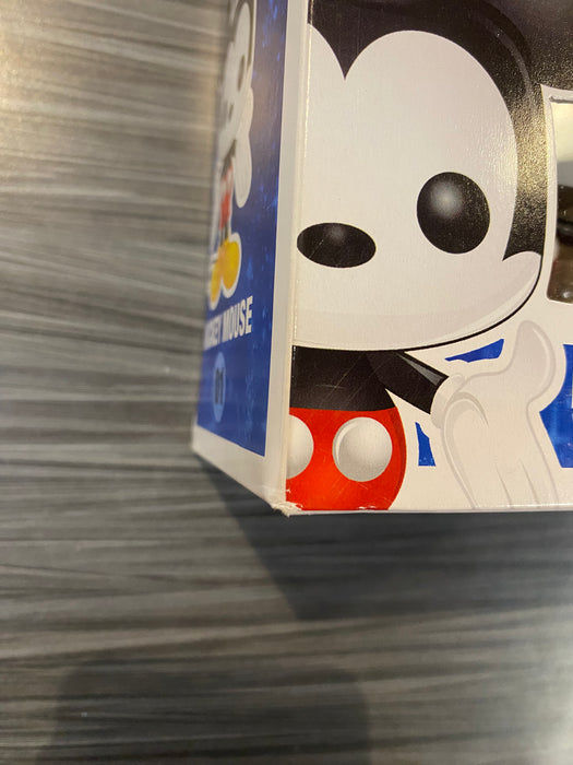 Funko POP! Disney Store: Mickey Mouse (Damaged Box) #01