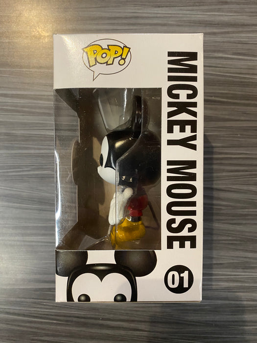 Funko POP! Disney Store: Mickey Mouse (Damaged Box) #01