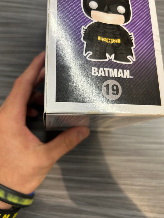 Funko POP! Heroes: The Dark Knight Trilogy - Batman (Damaged Box)[A] #19