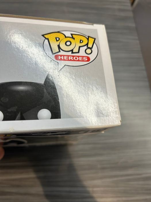 Funko POP! Heroes: The Dark Knight Trilogy - Batman (Damaged Box)[A] #19