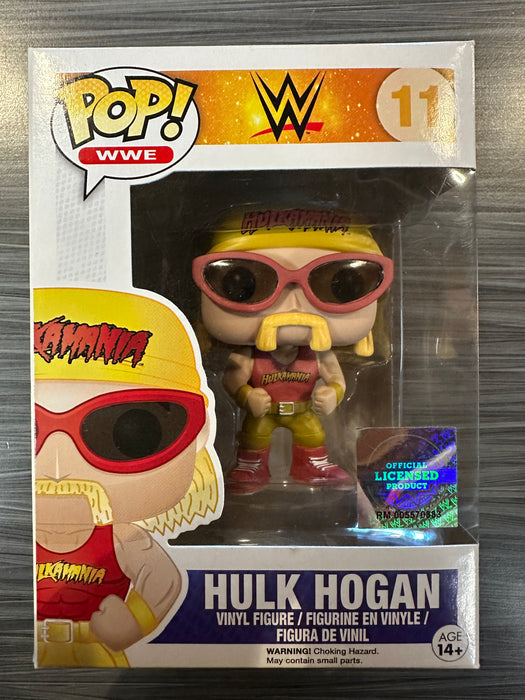Funko POP! WWE: Hulk Hogan [Red Shirt] (Damaged Box*) #11