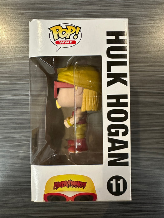 Funko POP! WWE: Hulk Hogan [Red Shirt] (Damaged Box*) #11