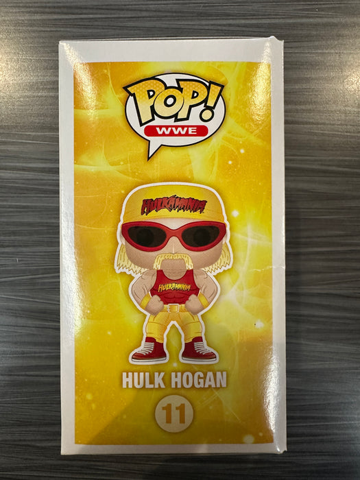 Funko POP! WWE: Hulk Hogan [Red Shirt] (Damaged Box*) #11