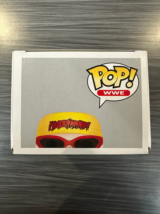 Funko POP! WWE: Hulk Hogan [Red Shirt] (Damaged Box*) #11