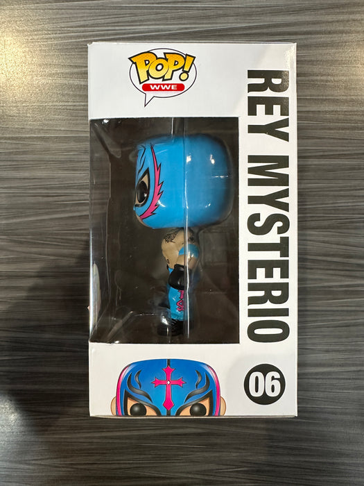 Funko POP! WWE: Rey Mysterio (7-11)(Damaged Box) #06