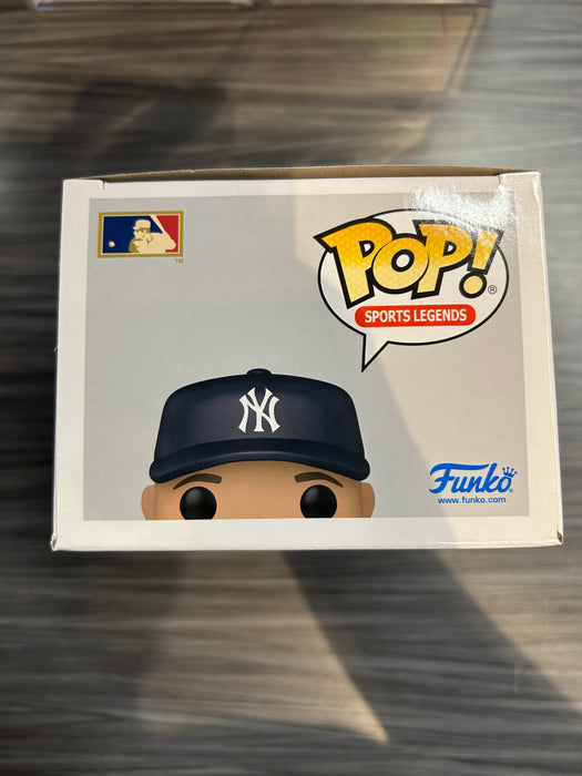 Funko POP! Sports Legends: NY - Derek Jeter (Funko)(CHASE)(Damaged Box) #11