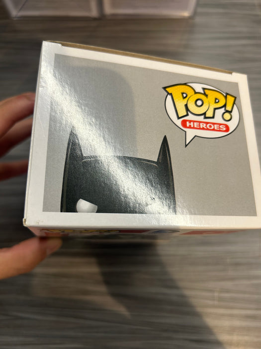 Funko POP! Heroes: DC Super Heroes - Batman Beyond(Damaged Box*) #33
