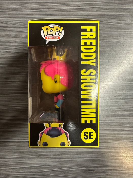 Funko POP! Freddy Showtime (Blacklight Battle 500 PCS)(Damaged Box) #SE