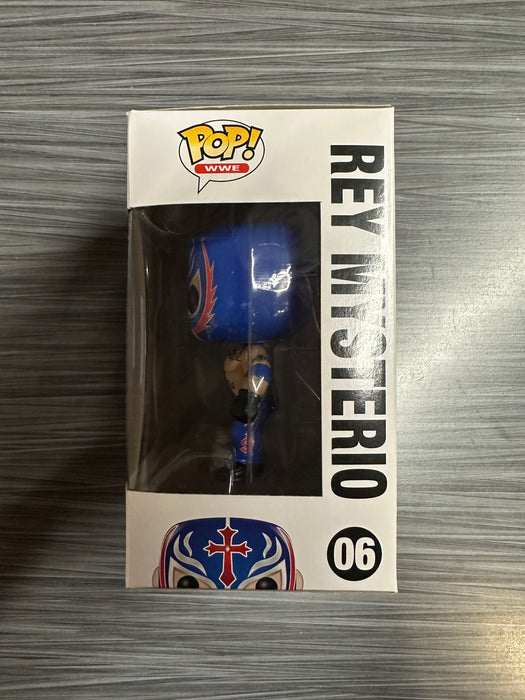 Funko POP! WWE: Rey Mysterio (Damaged Box)[A] #06