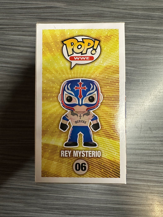 Funko POP! WWE: Rey Mysterio (Damaged Box)[A] #06