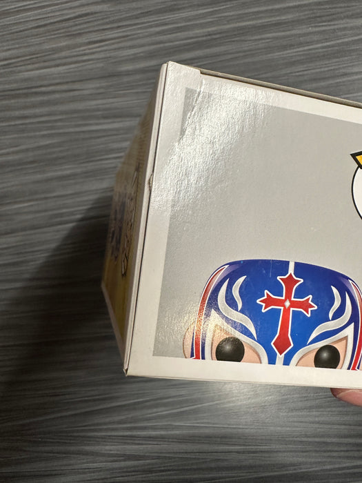 Funko POP! WWE: Rey Mysterio (Damaged Box)[A] #06