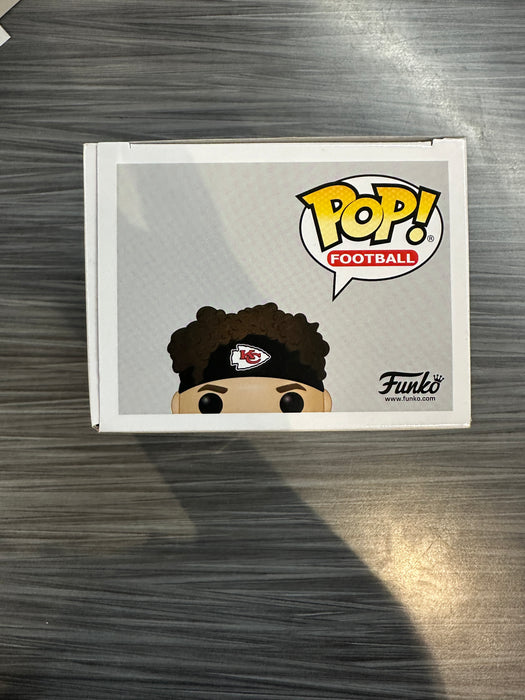 Funko POP! Football: Chiefs - Patrick Mahomes II [White Jersey](Fanatics)(Damaged Box) #119