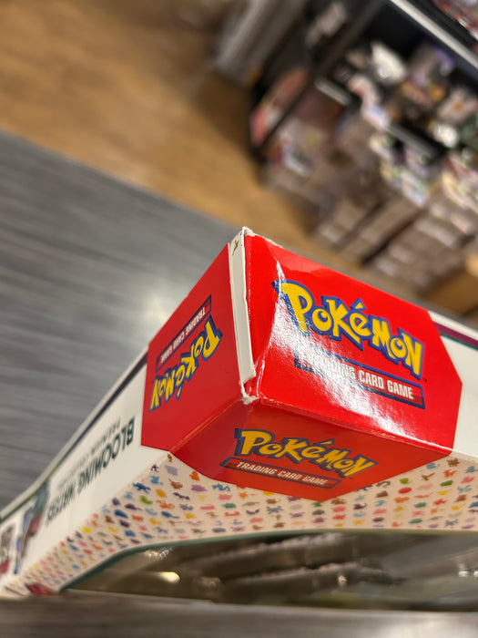 Pokémon TCG Scarlet & Violet 151 - Blooming Waters Premium Collection (Damaged Box)